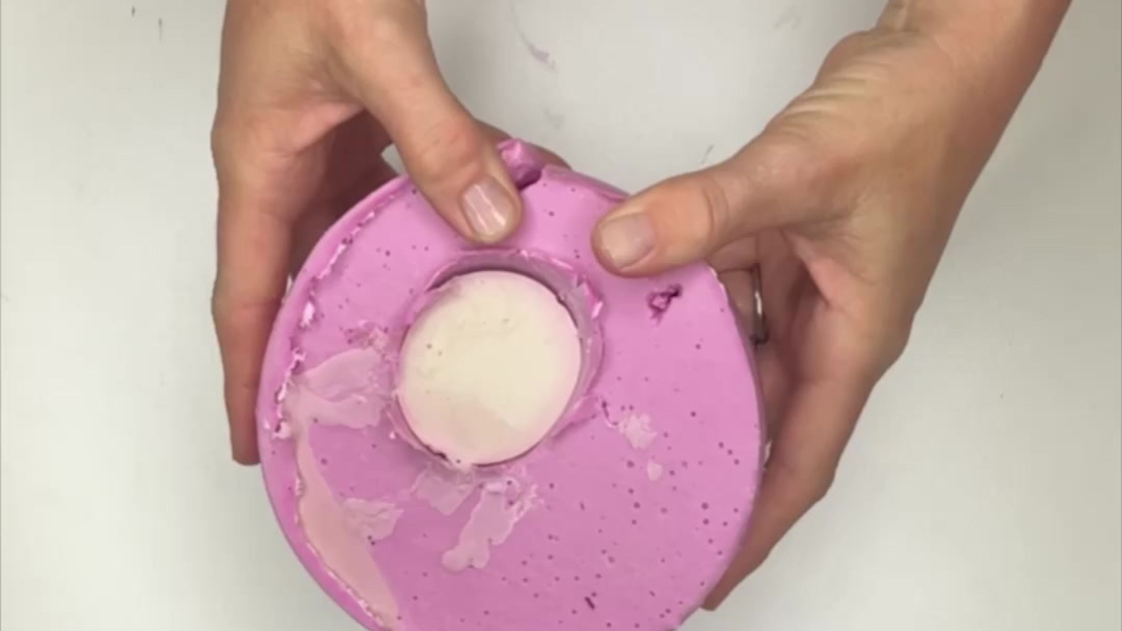 De-moulding baby casts